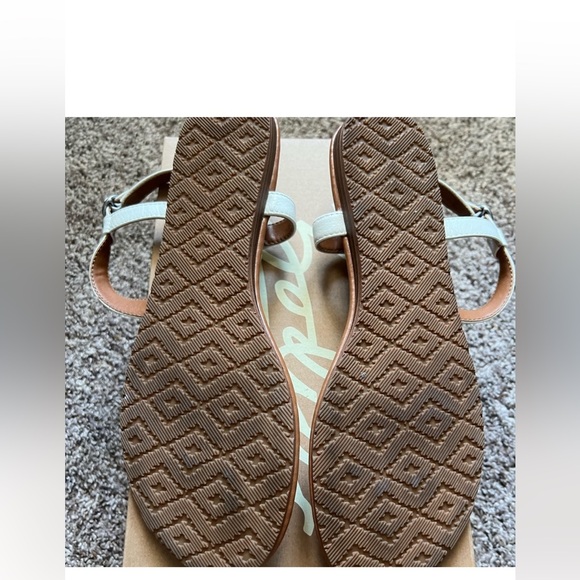 Zodiac white leather thong sandals, gorgeous turquoise stone embellishment - Picture 4 of 4